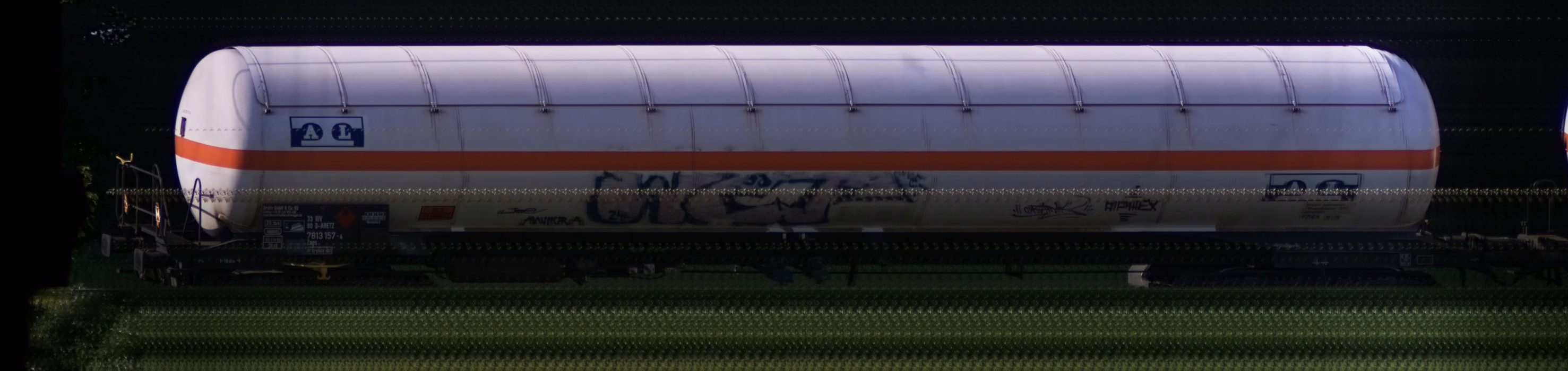 There should be a train photo here :'(
