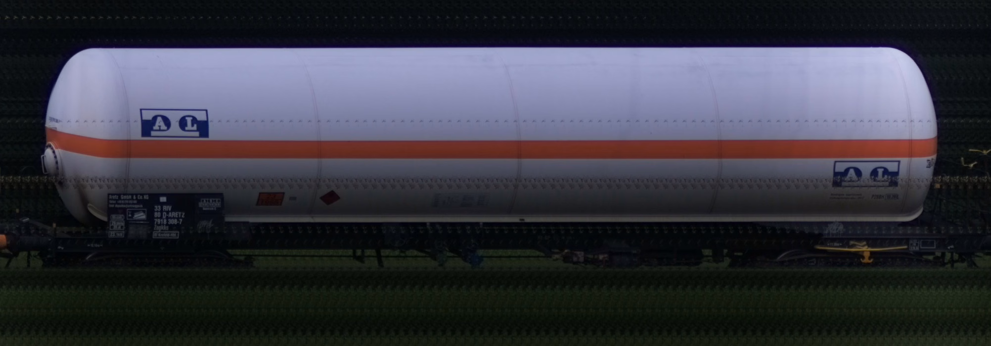 There should be a train photo here :'(