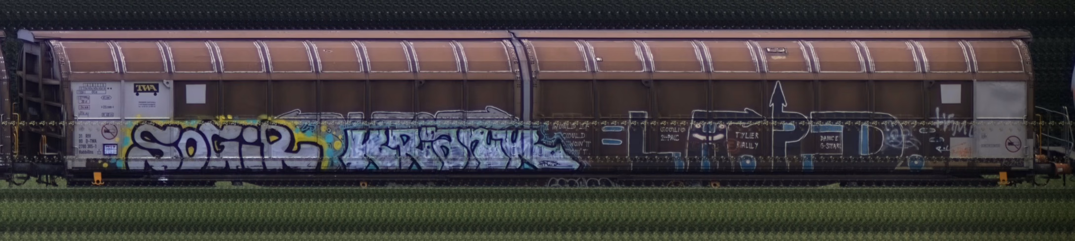 There should be a train photo here :'(