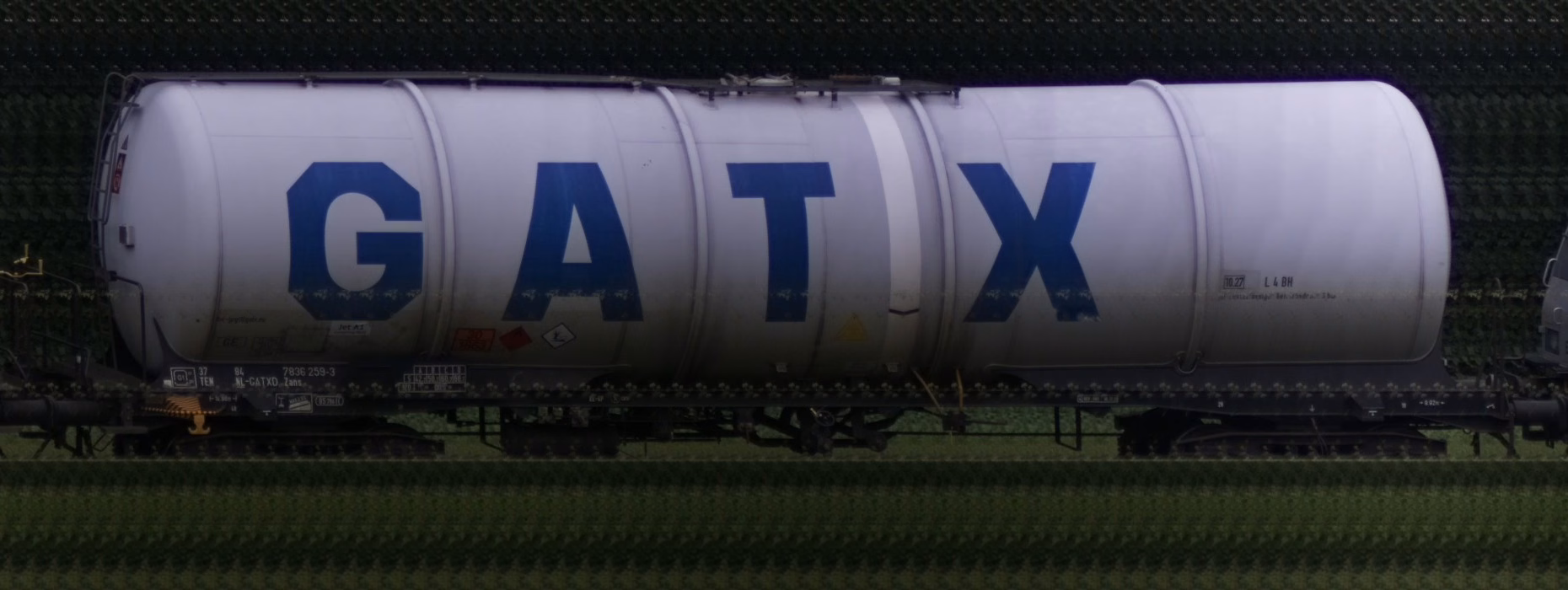 There should be a train photo here :'(
