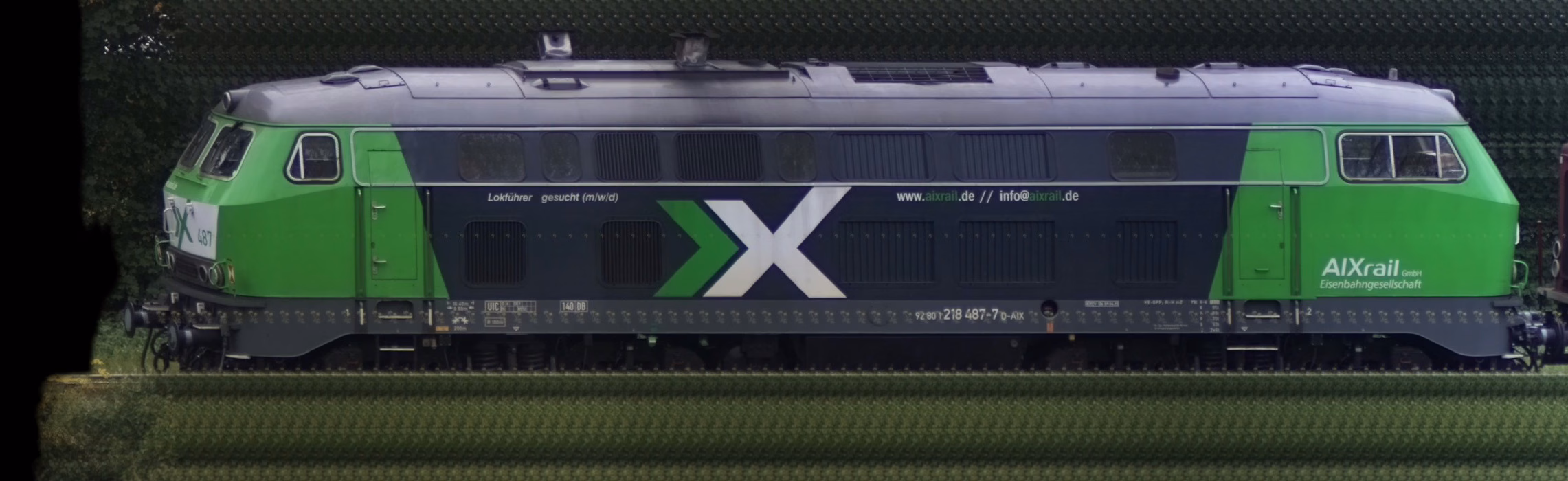 There should be a train photo here :'(