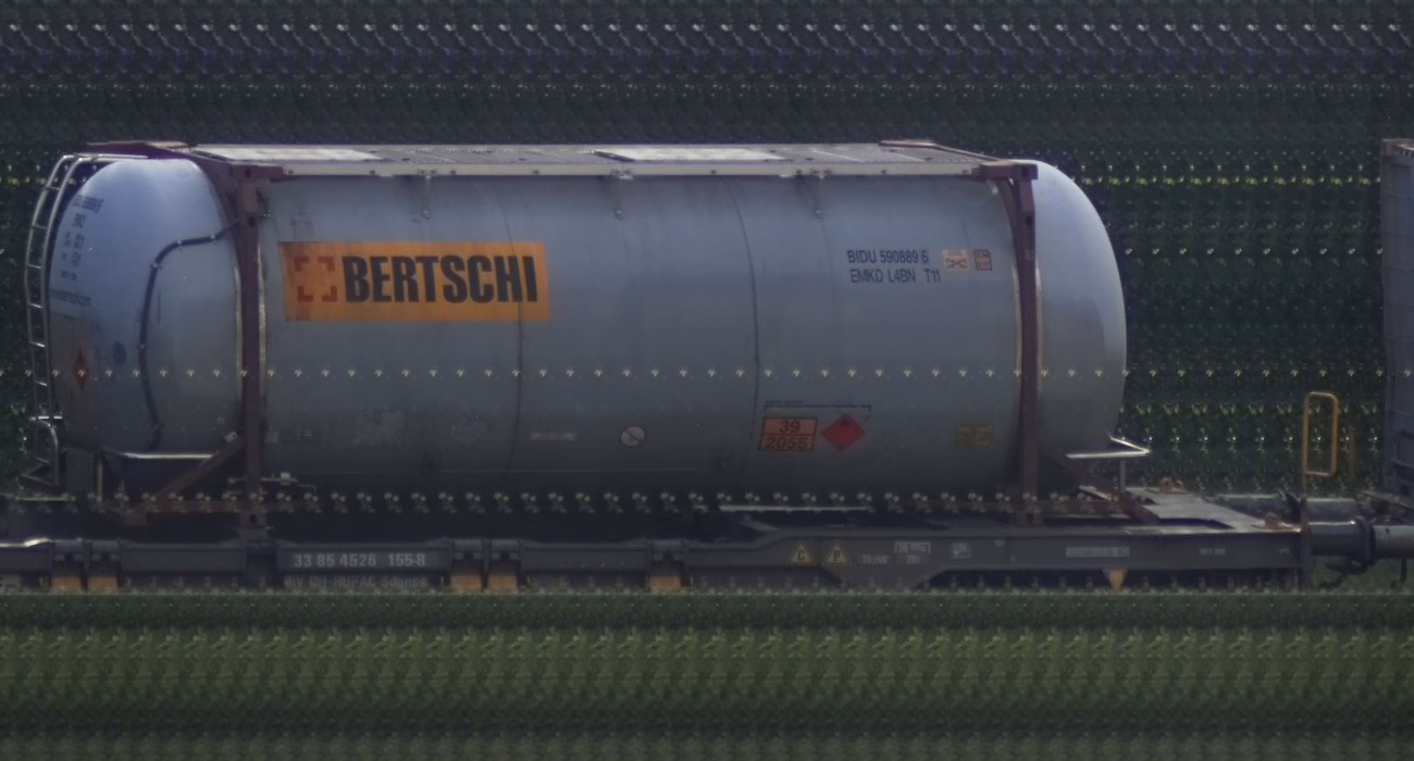 There should be a train photo here :'(
