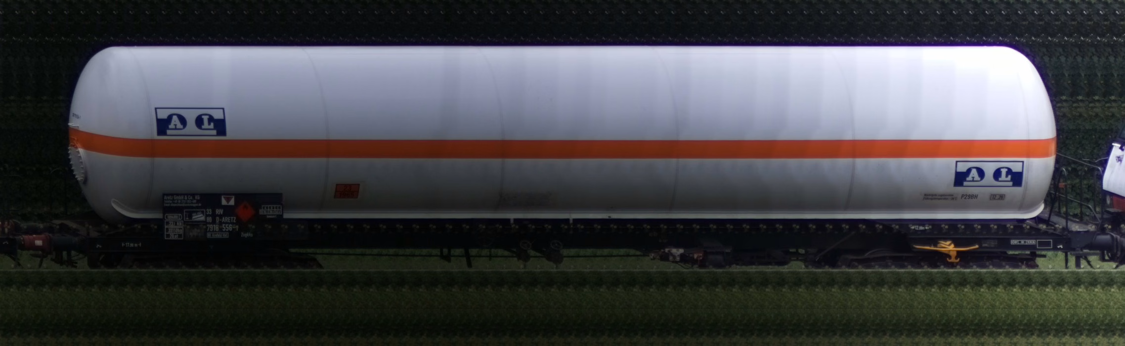 There should be a train photo here :'(