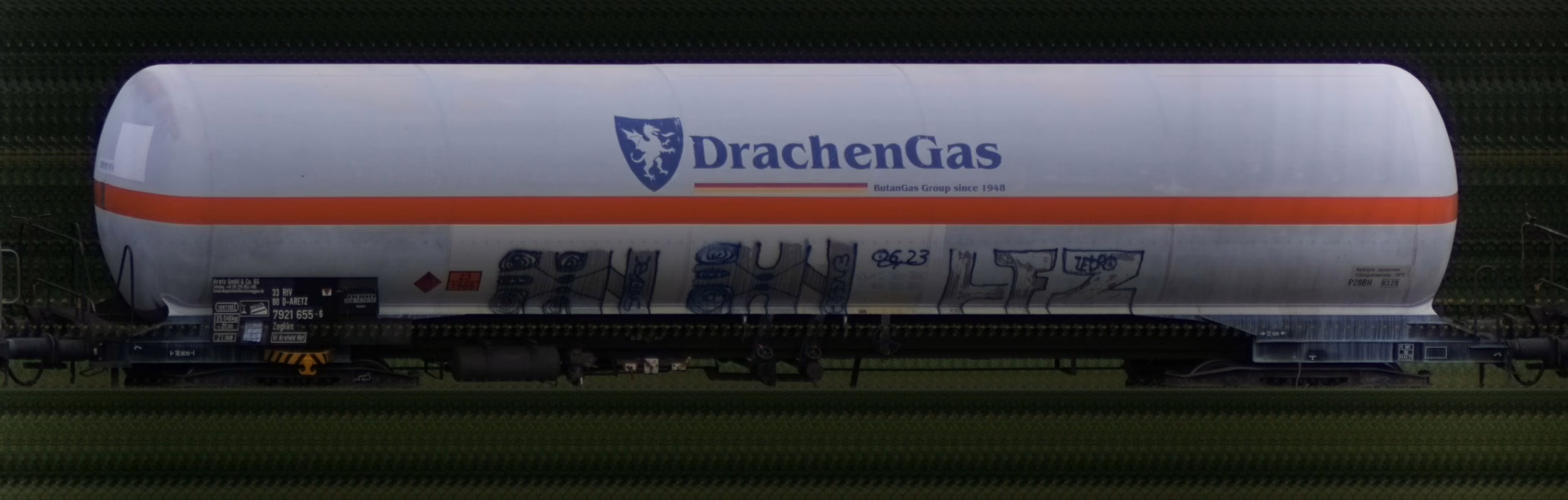There should be a train photo here :'(