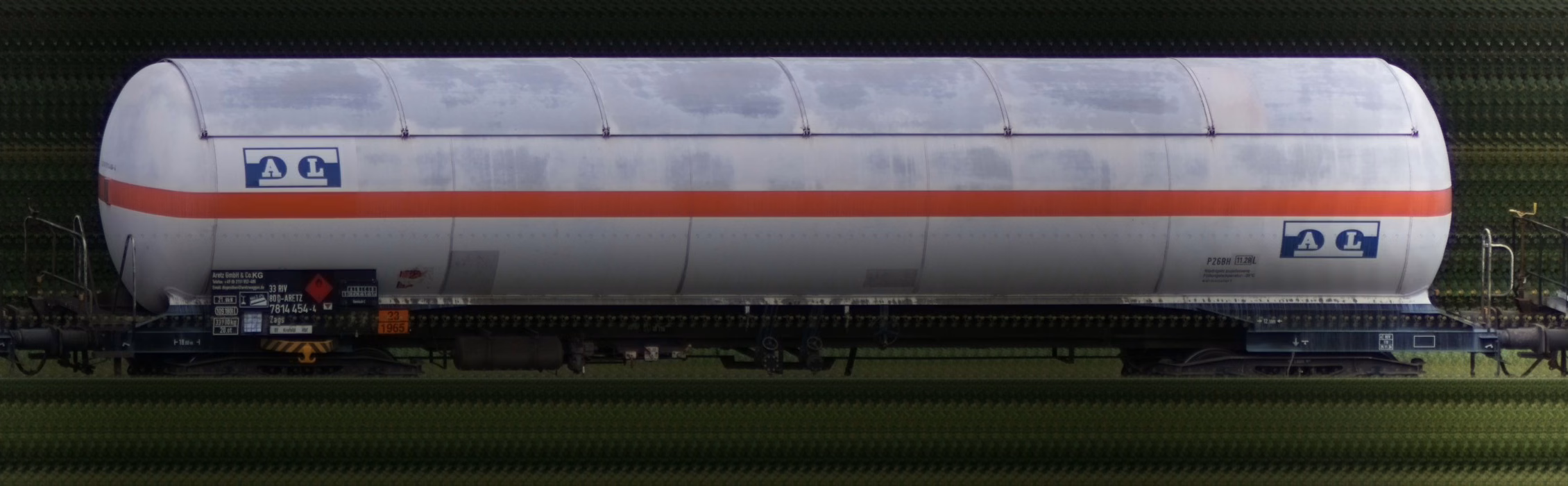 There should be a train photo here :'(