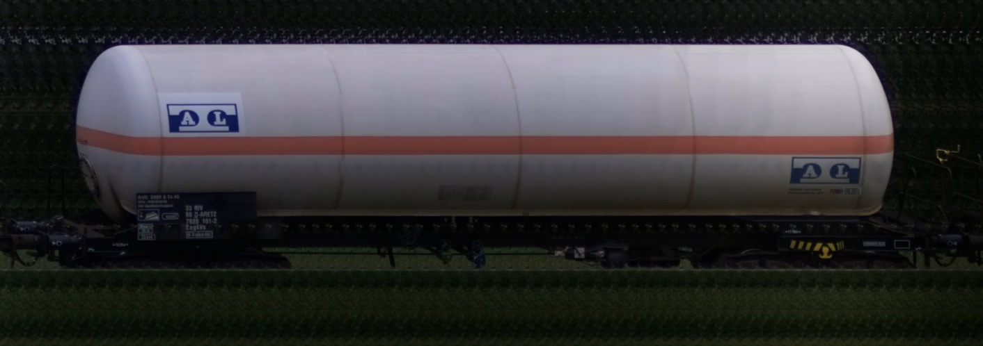 There should be a train photo here :'(