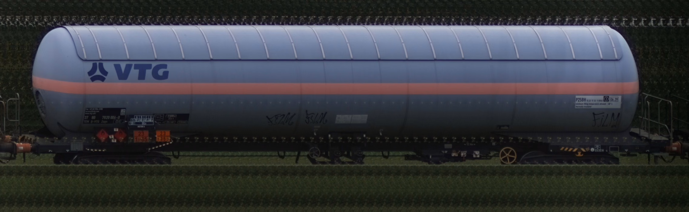 There should be a train photo here :'(