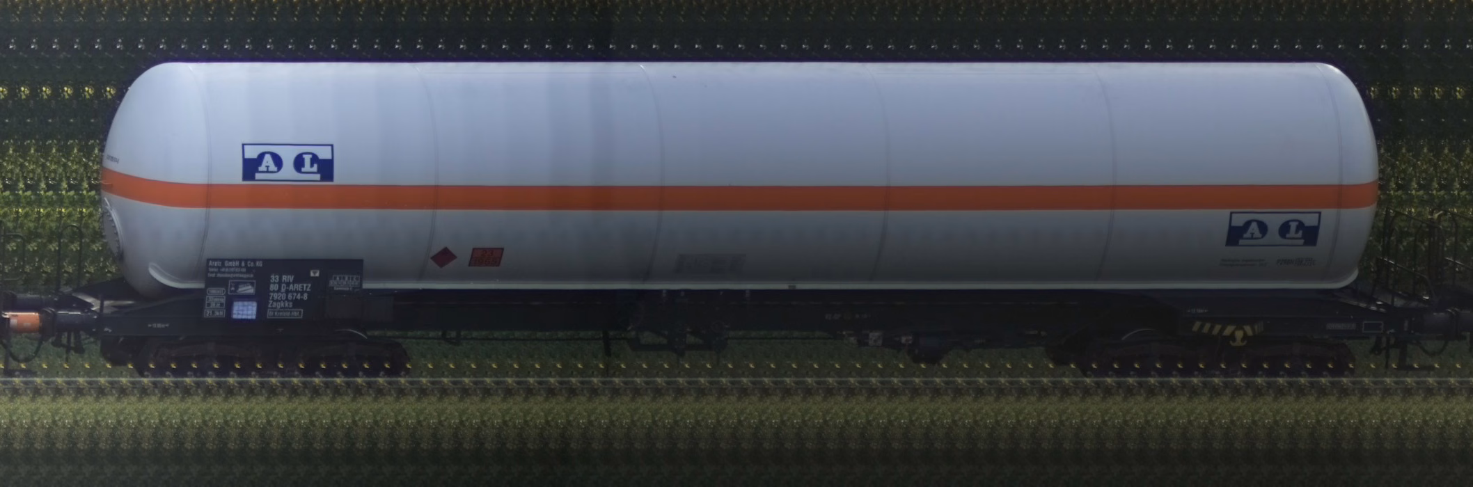 There should be a train photo here :'(