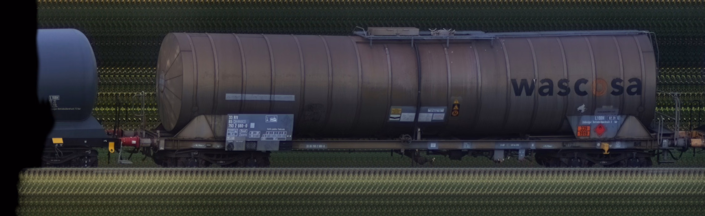 There should be a train photo here :'(