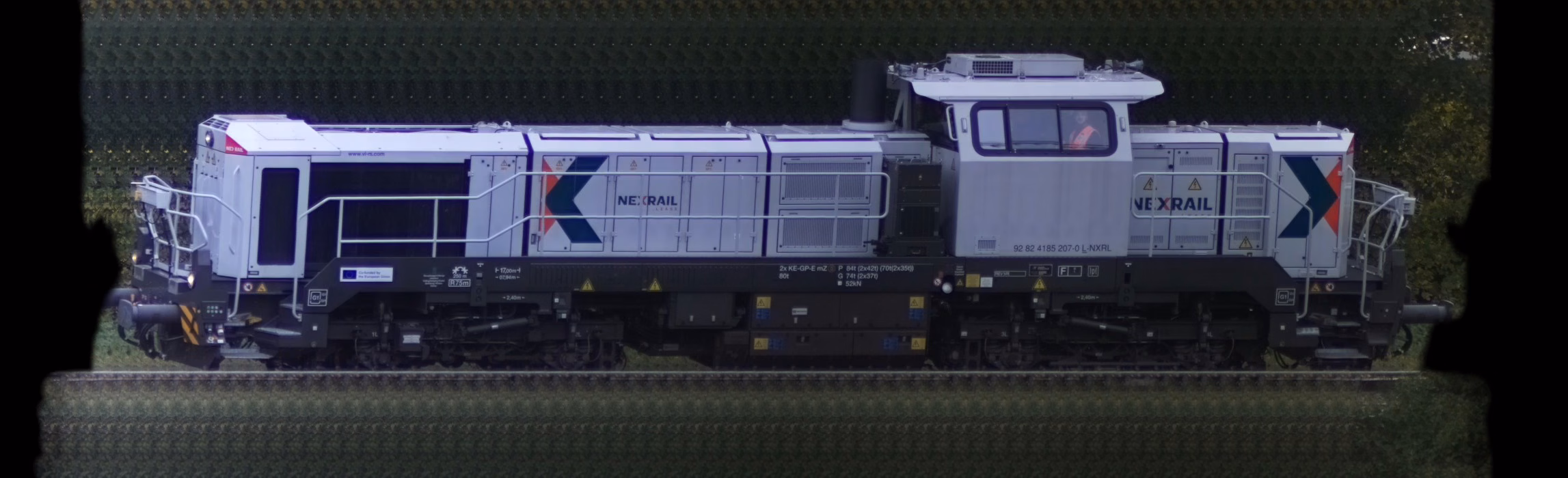 There should be a train photo here :'(