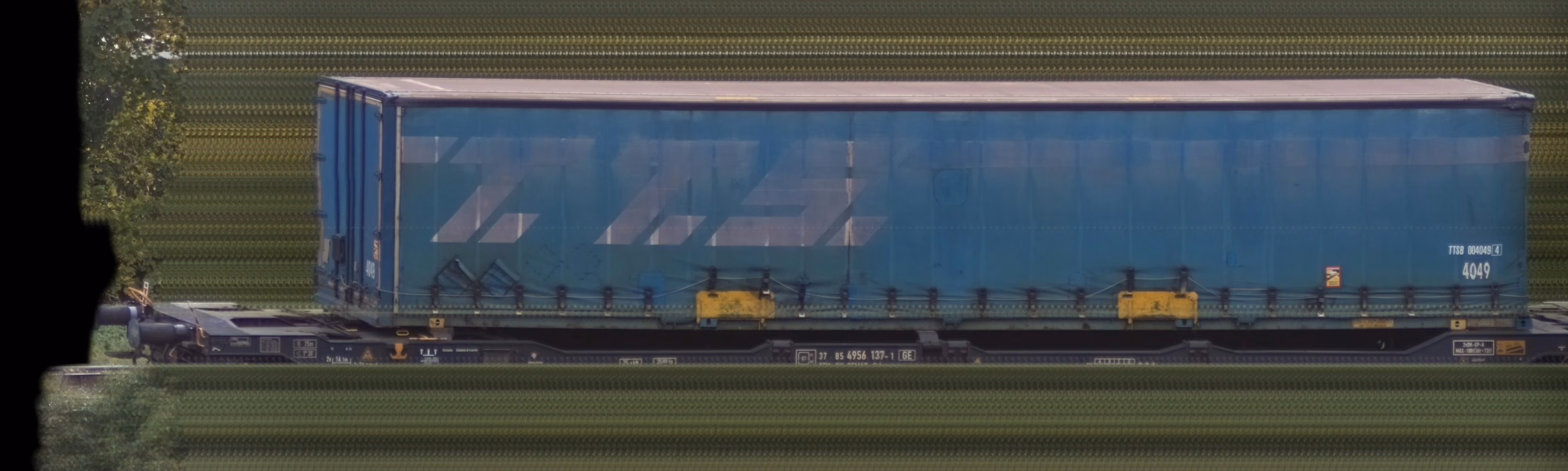 There should be a train photo here :'(