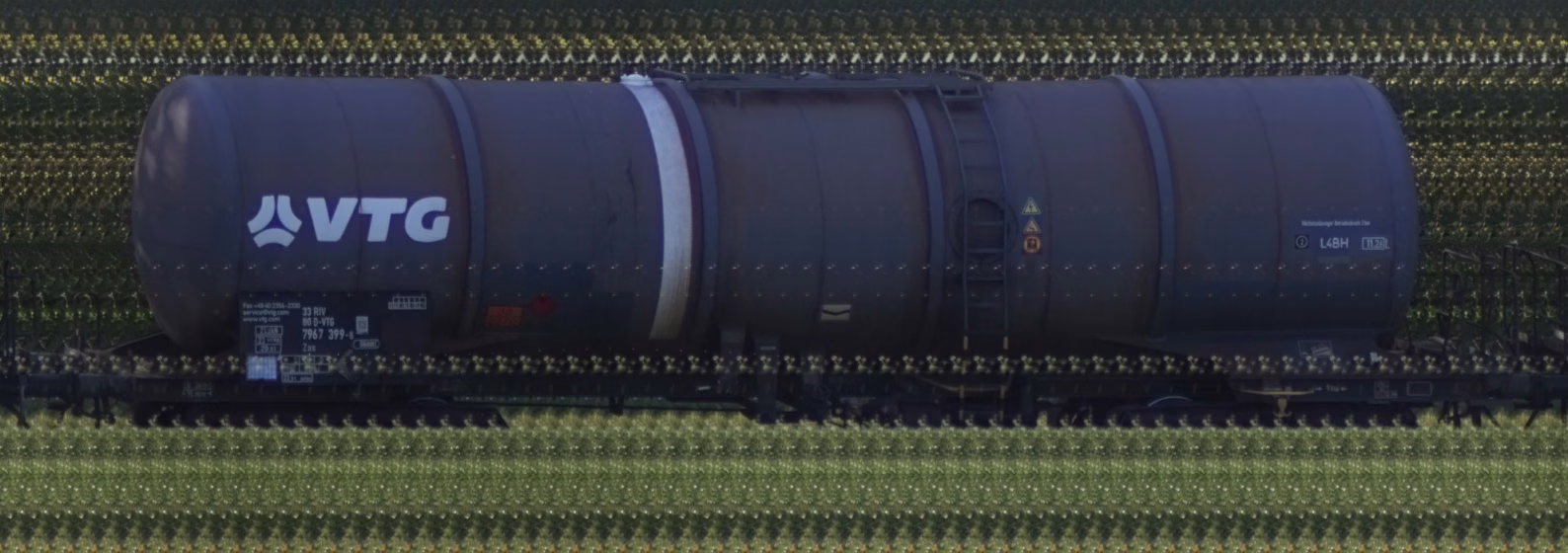 There should be a train photo here :'(