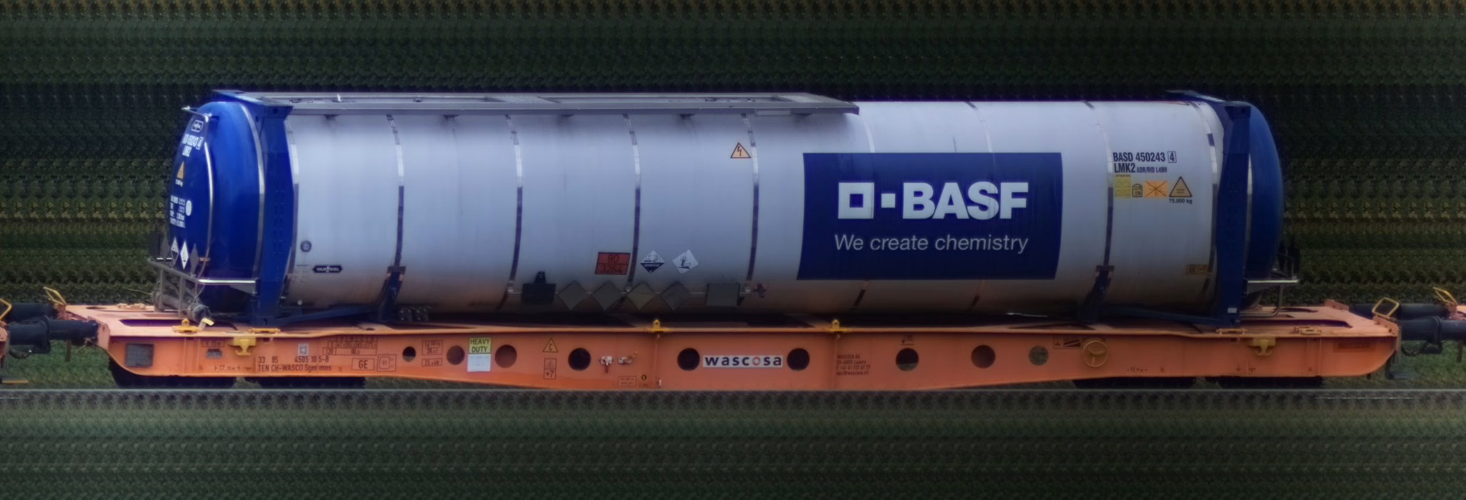 There should be a train photo here :'(