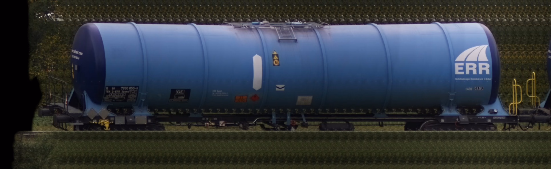 There should be a train photo here :'(