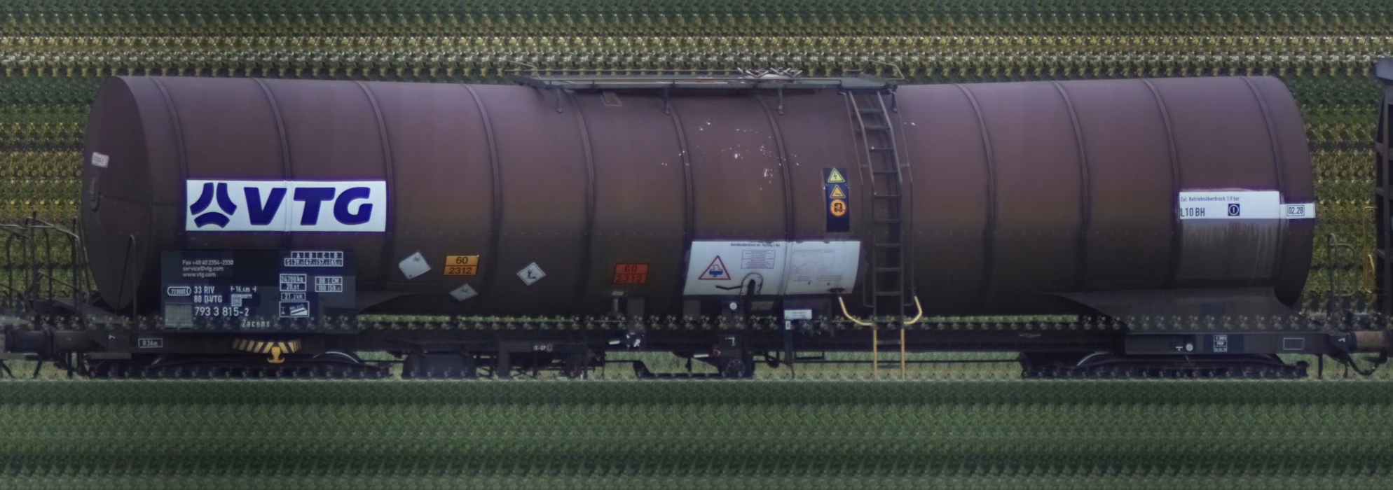 There should be a train photo here :'(