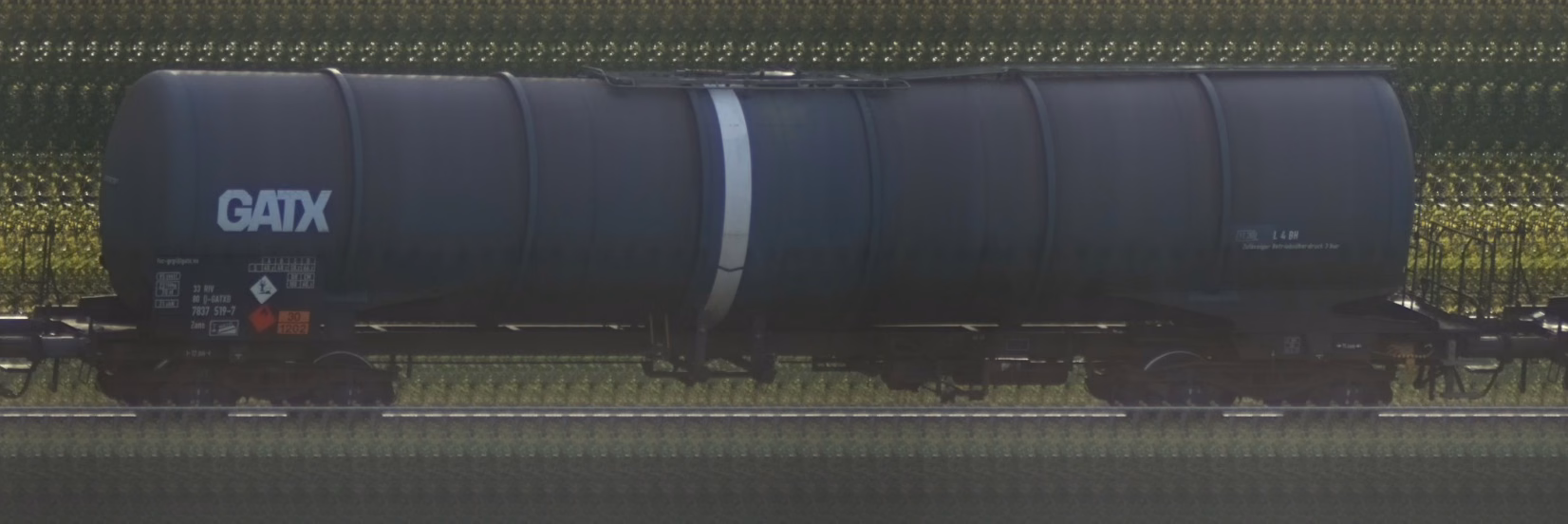 There should be a train photo here :'(