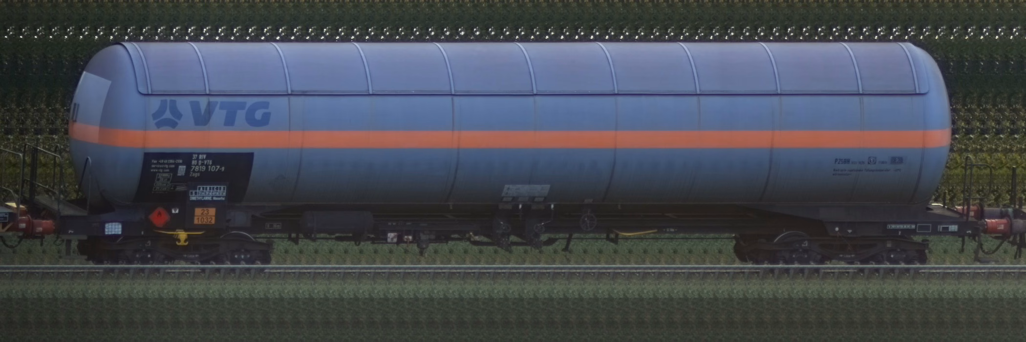 There should be a train photo here :'(