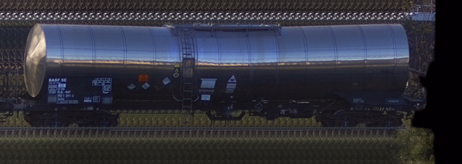 There should be a train photo here :'(