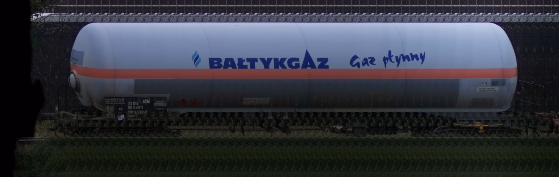 There should be a train photo here :'(