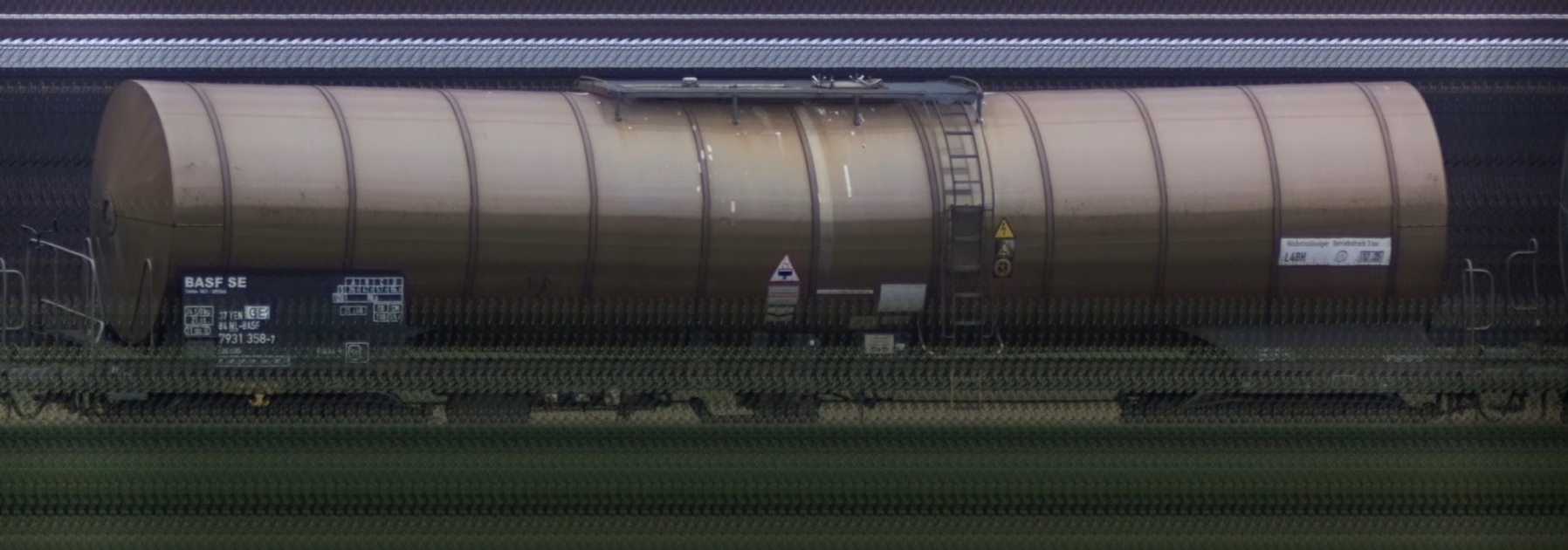There should be a train photo here :'(