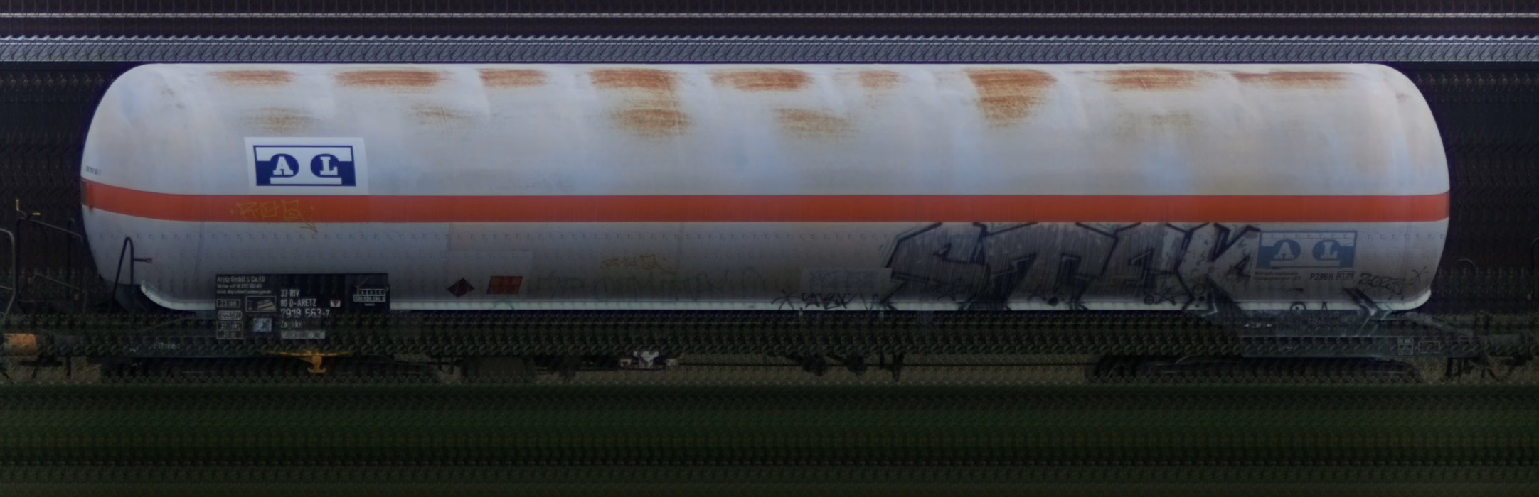 There should be a train photo here :'(