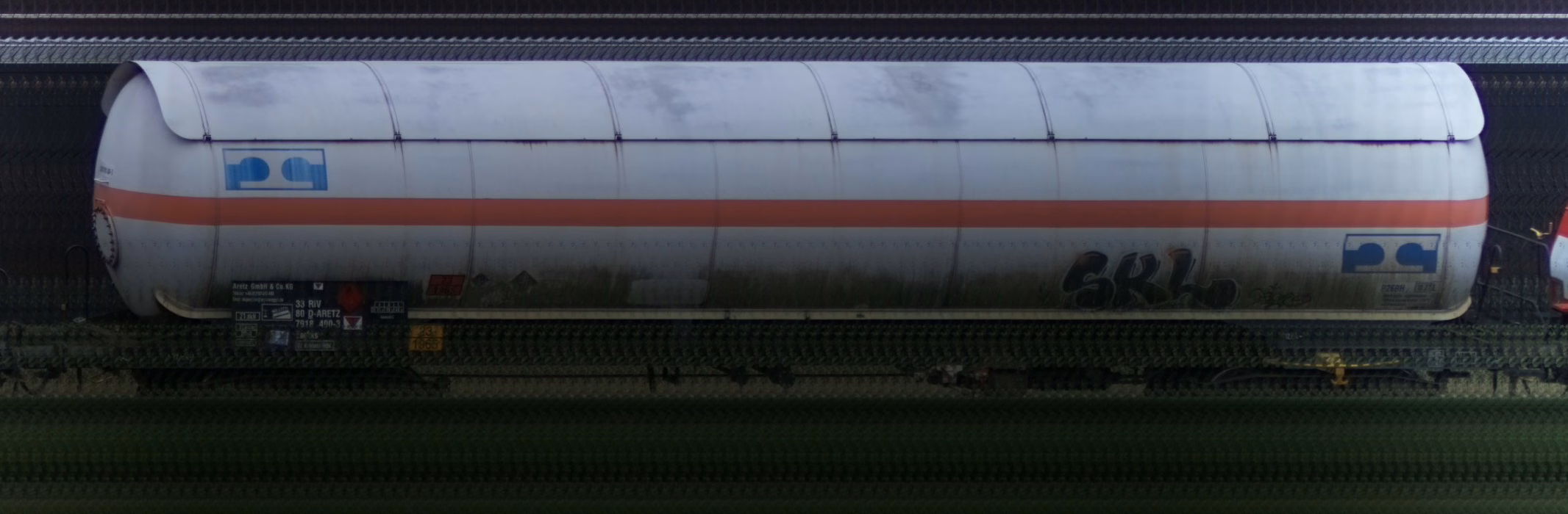 There should be a train photo here :'(
