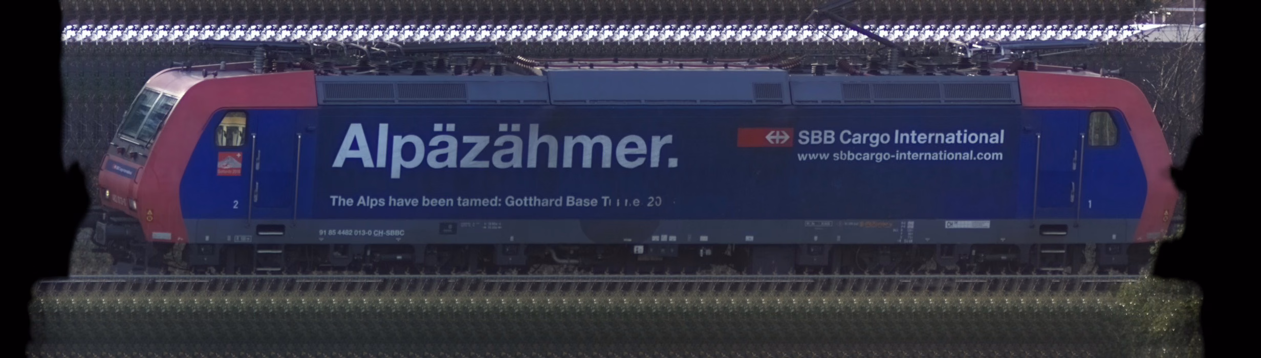 There should be a train photo here :'(