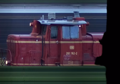 There should be a train photo here :'(