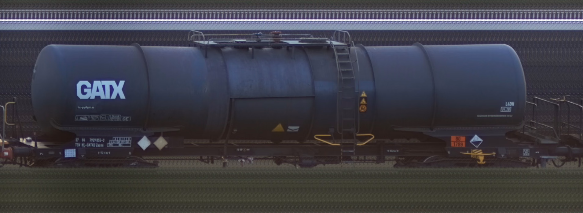 There should be a train photo here :'(