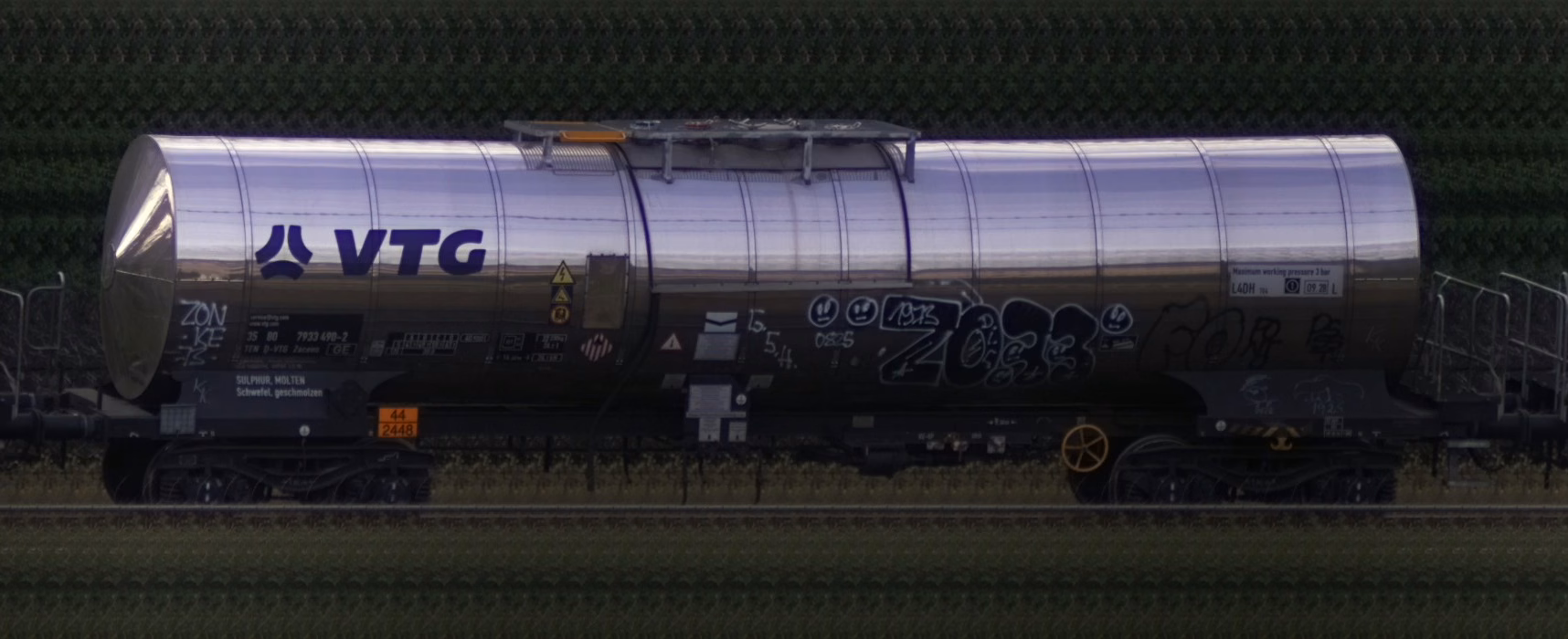 There should be a train photo here :'(