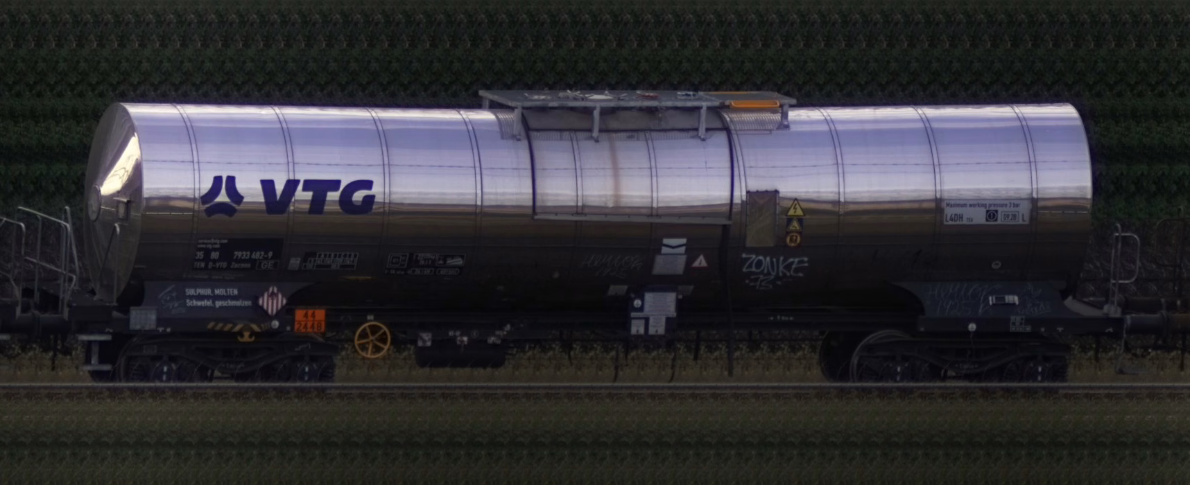 There should be a train photo here :'(