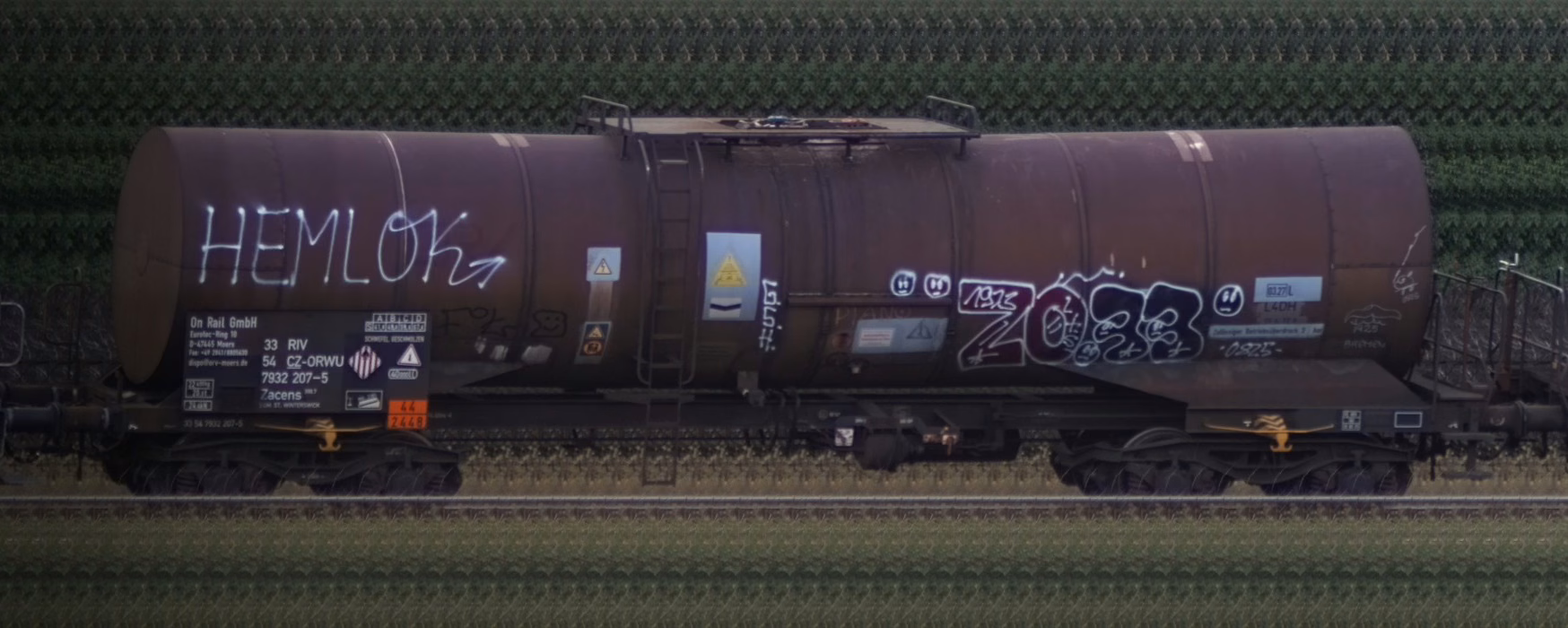 There should be a train photo here :'(