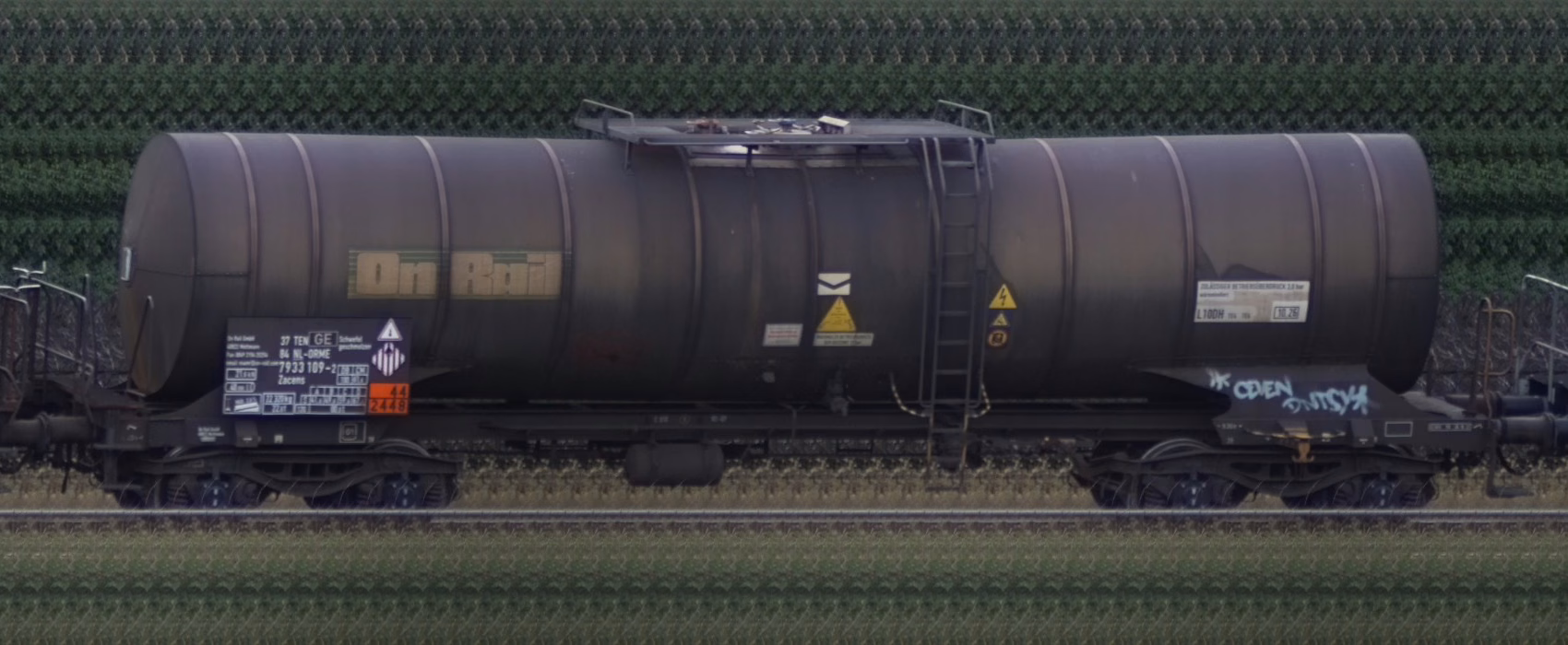 There should be a train photo here :'(