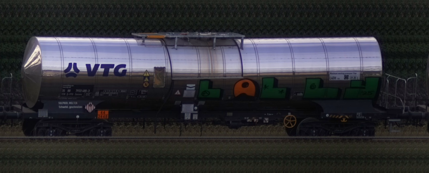 There should be a train photo here :'(