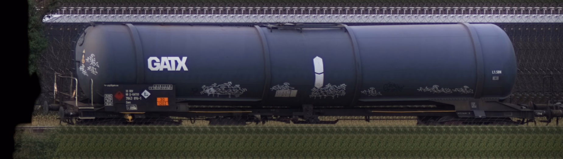 There should be a train photo here :'(