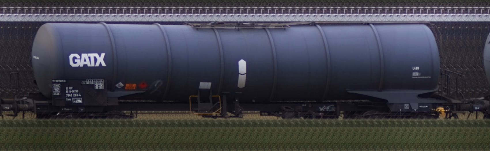 There should be a train photo here :'(