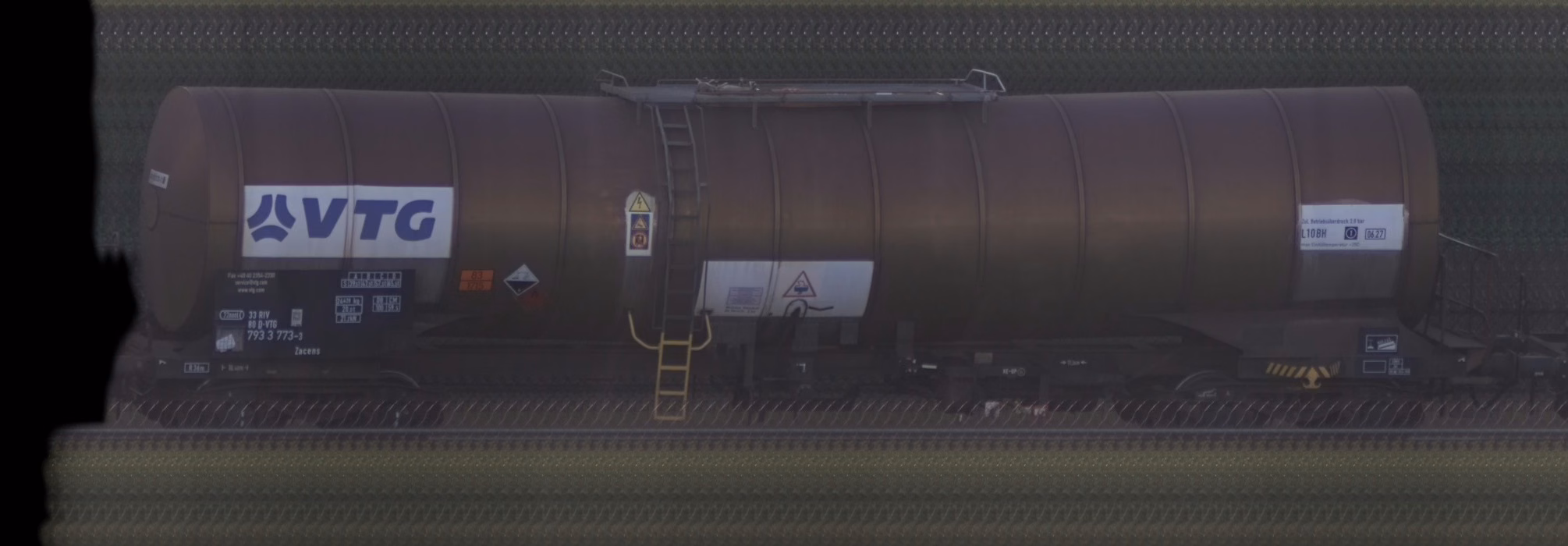 There should be a train photo here :'(