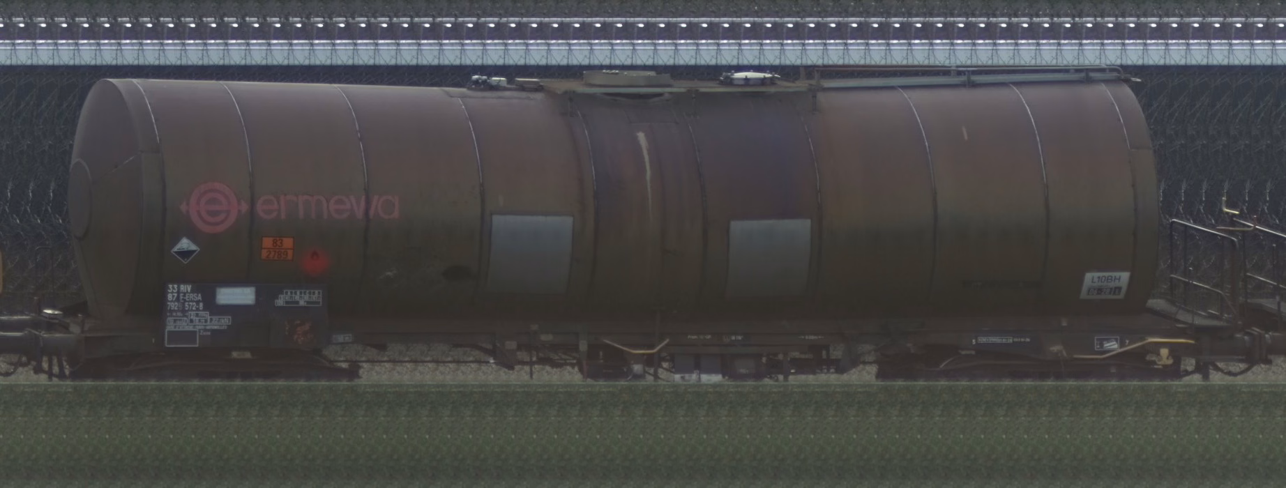 There should be a train photo here :'(