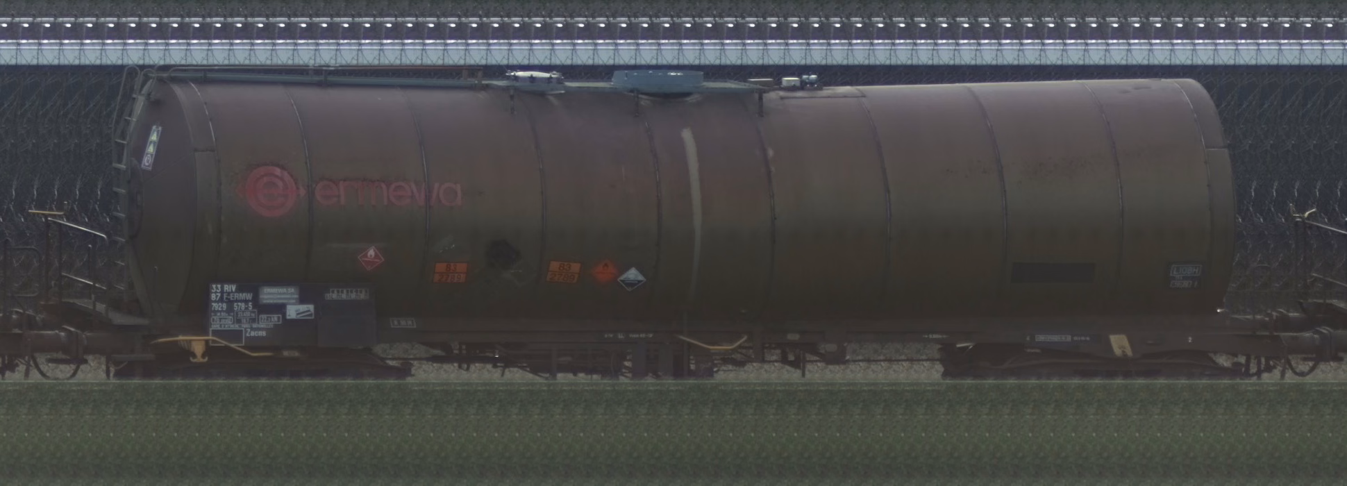 There should be a train photo here :'(