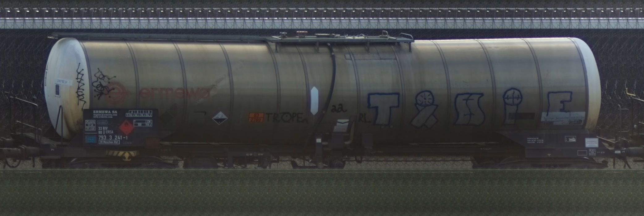 There should be a train photo here :'(
