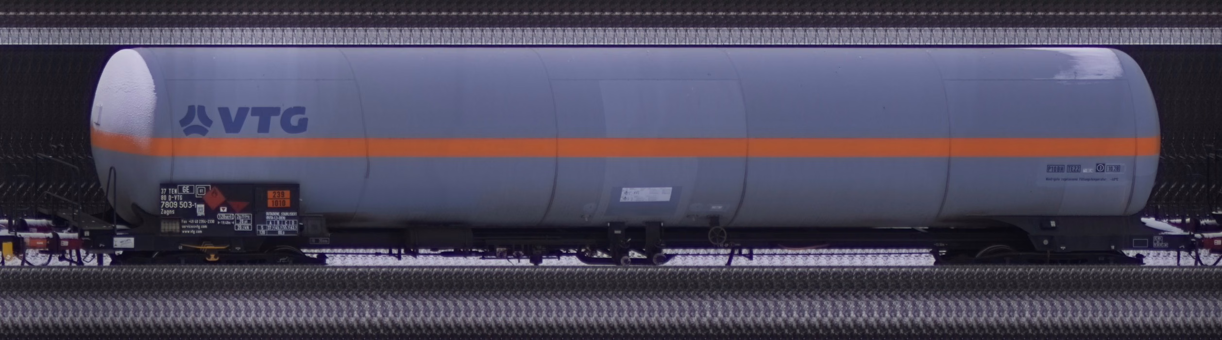 There should be a train photo here :'(