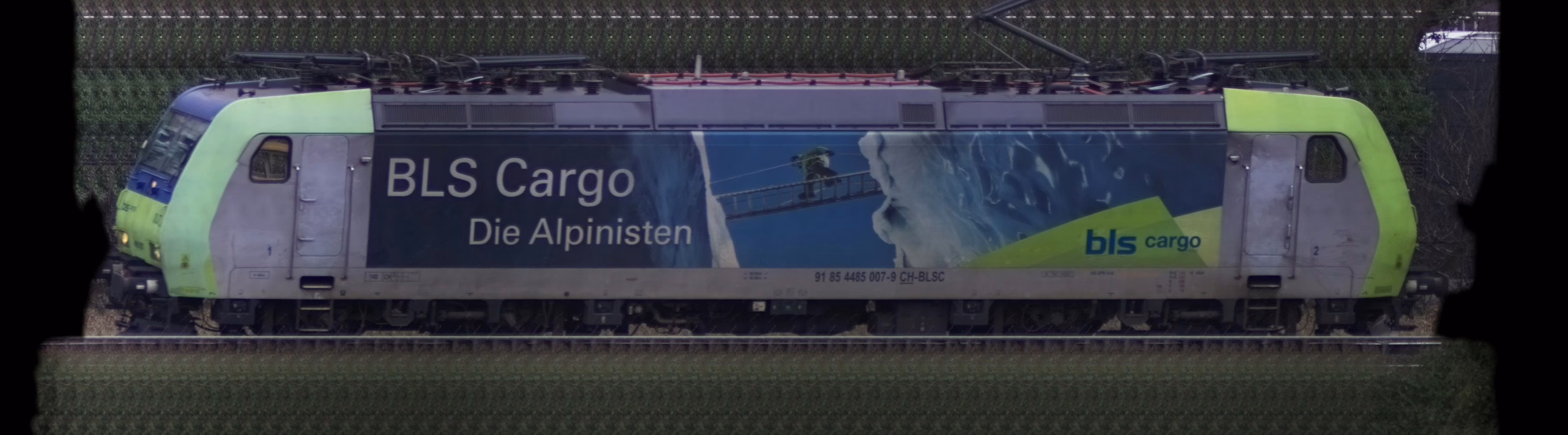 There should be a train photo here :'(