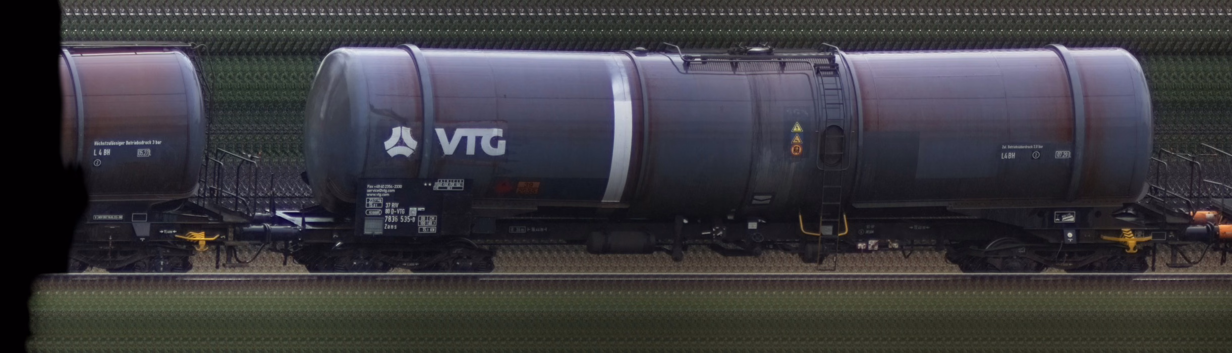There should be a train photo here :'(