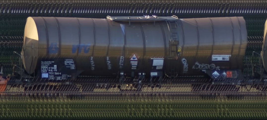 There should be a train photo here :'(