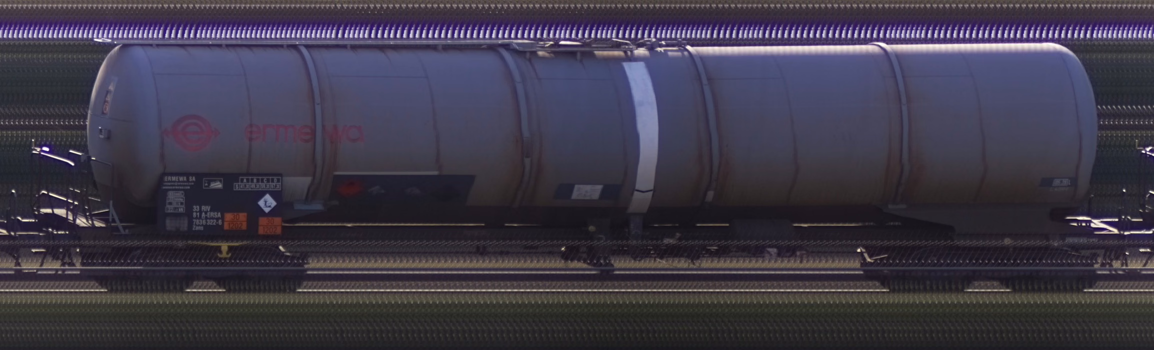 There should be a train photo here :'(