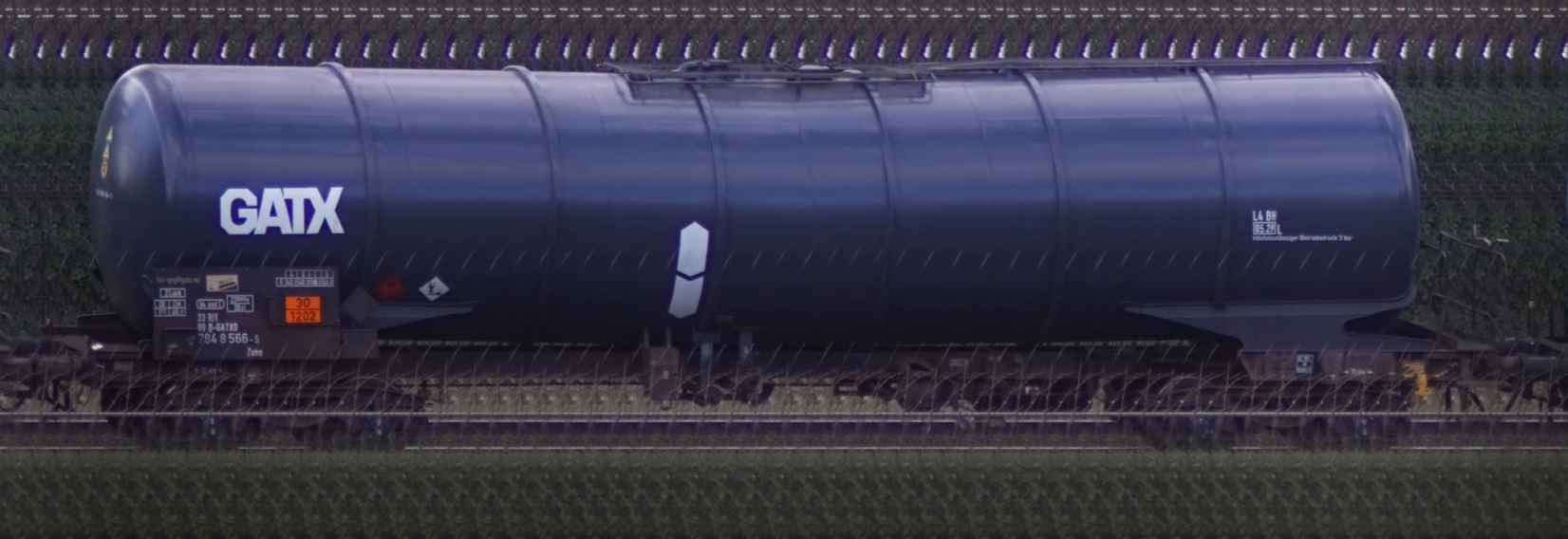 There should be a train photo here :'(