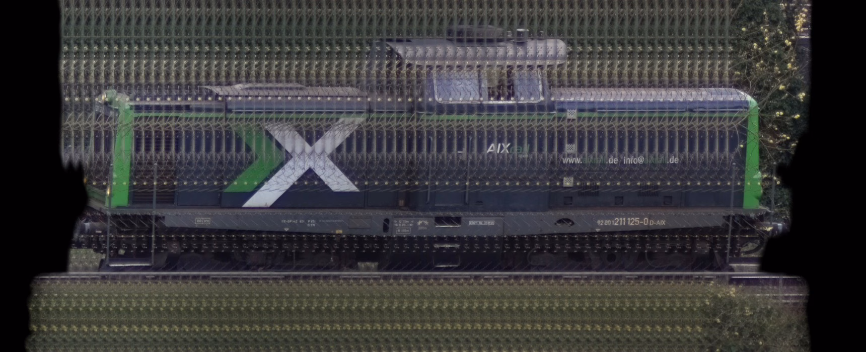 There should be a train photo here :'(