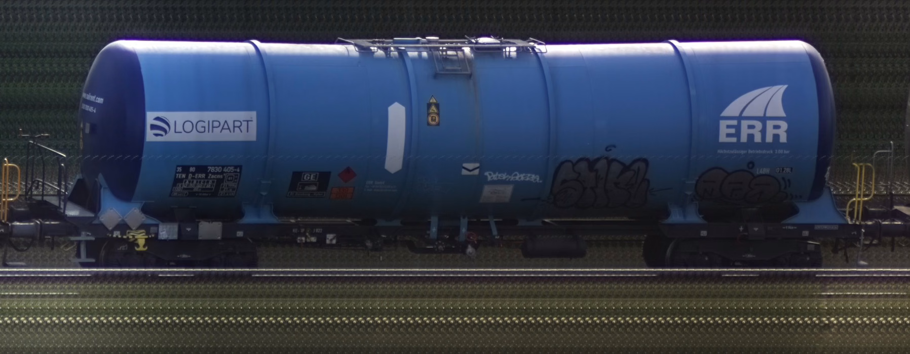 There should be a train photo here :'(