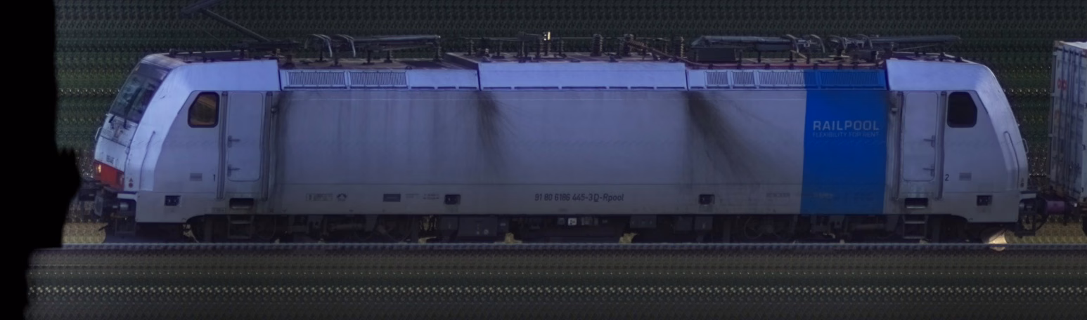 There should be a train photo here :'(
