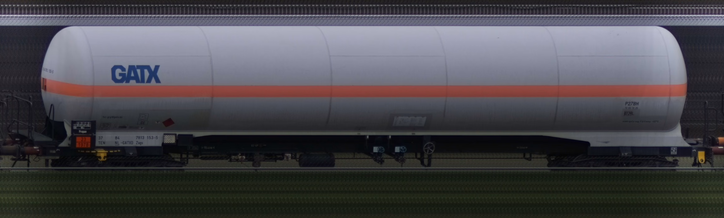 There should be a train photo here :'(